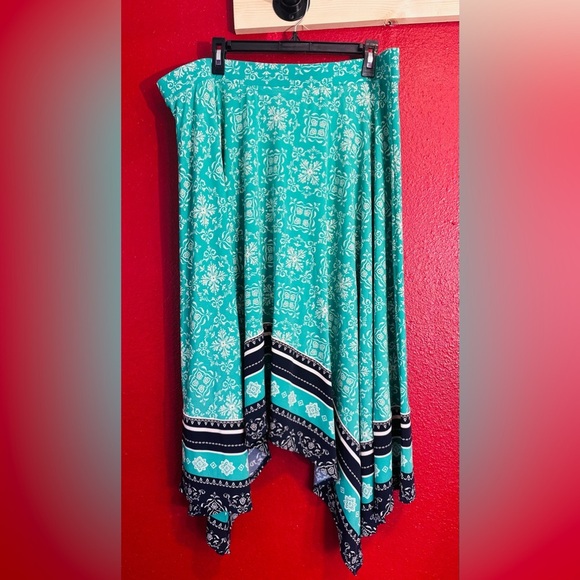 Lane Bryant Women's Floral Sharkbite Hem Striped Skirt, Sz 18/20 NWT - Picture 2 of 6